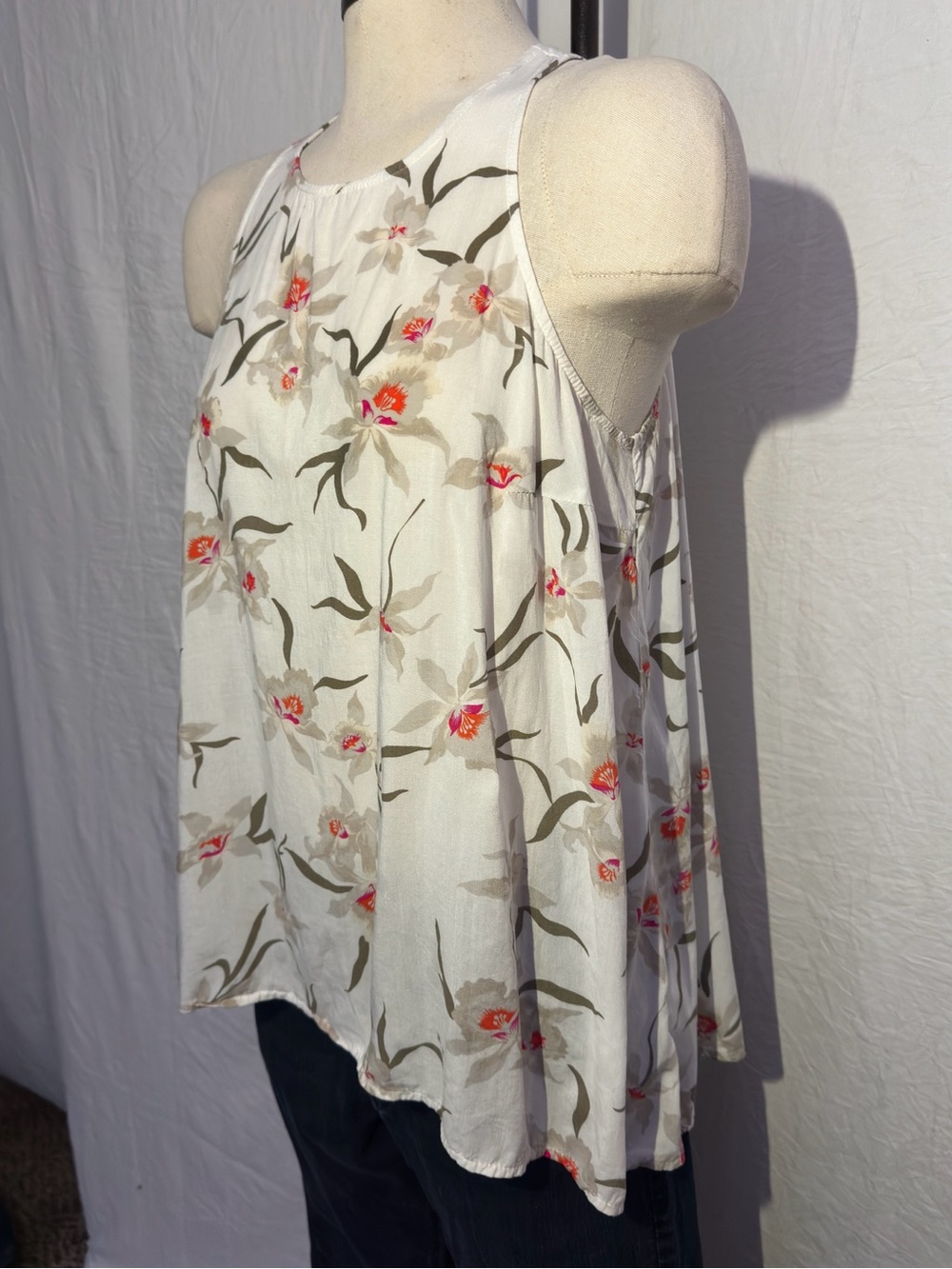 Old Navy White Floral Trapeze Tank Top Rayon Boho Swing Top Medium